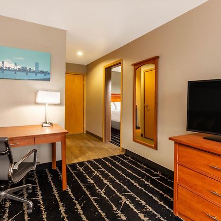 La Quinta By Wyndham Vancouver Exterior photo
