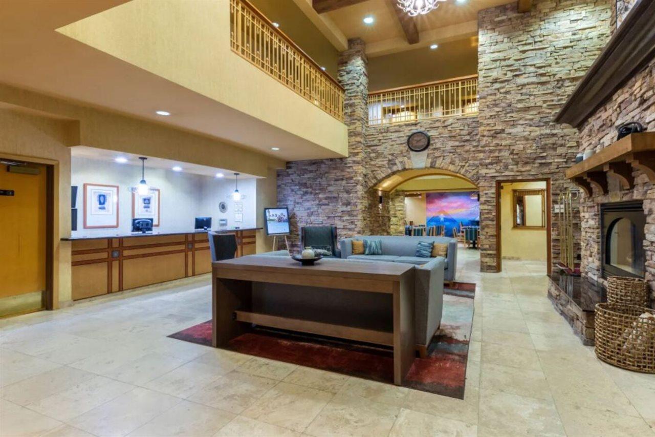 La Quinta By Wyndham Vancouver Exterior photo