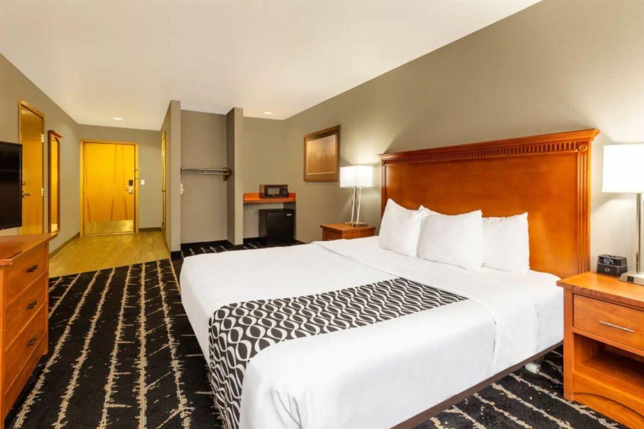 La Quinta By Wyndham Vancouver Exterior photo