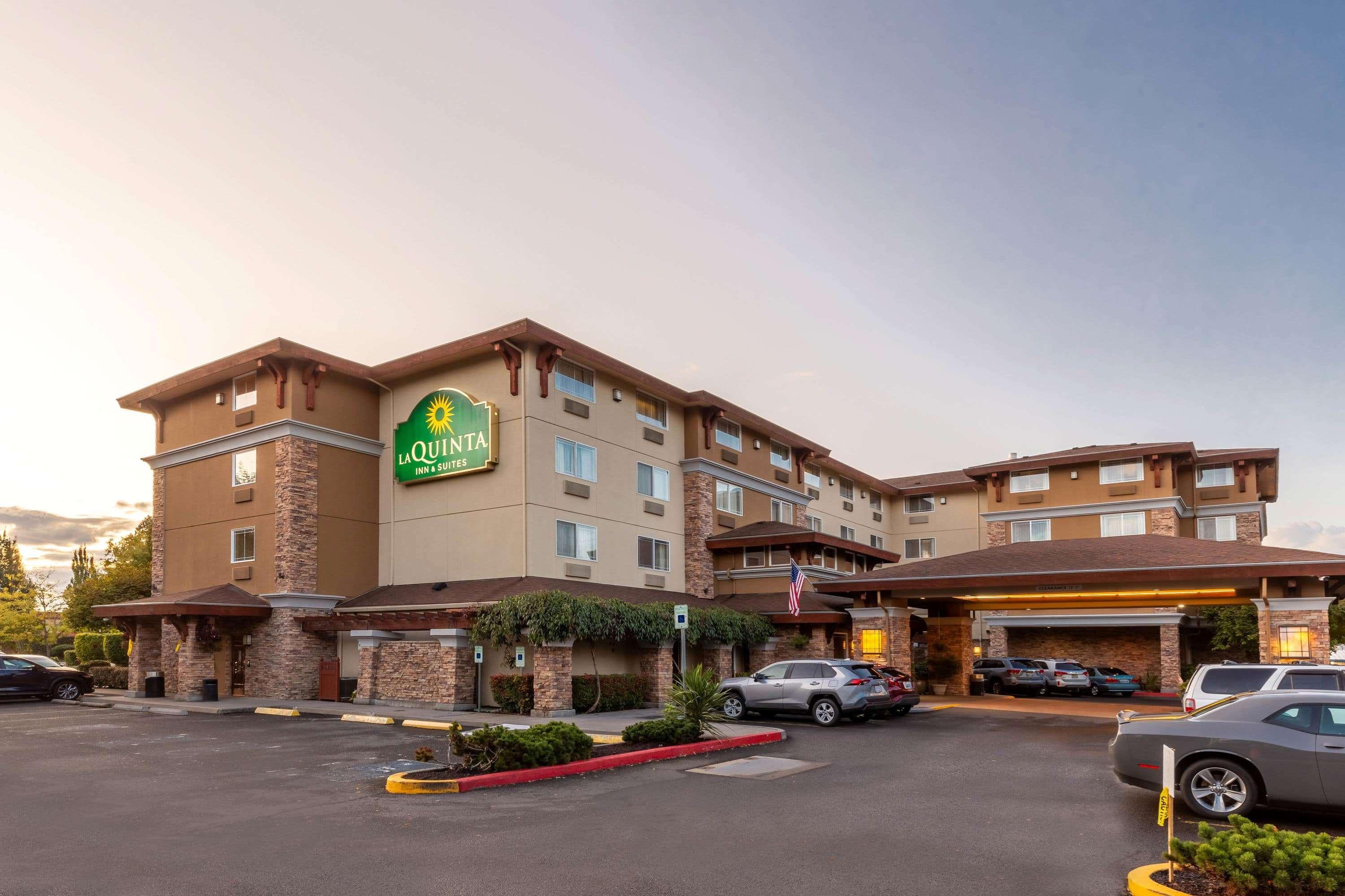 La Quinta By Wyndham Vancouver Exterior photo