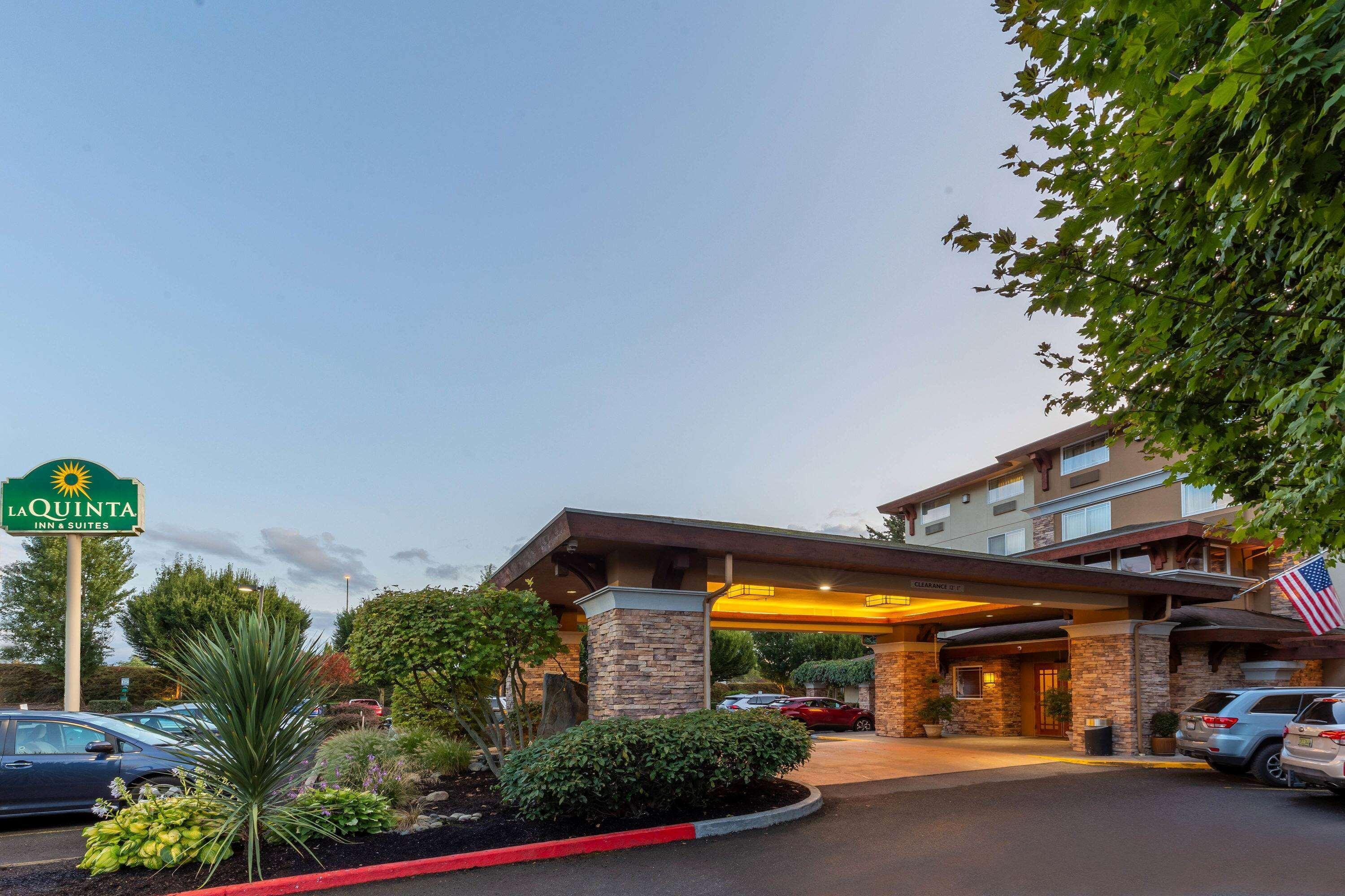 La Quinta By Wyndham Vancouver Exterior photo