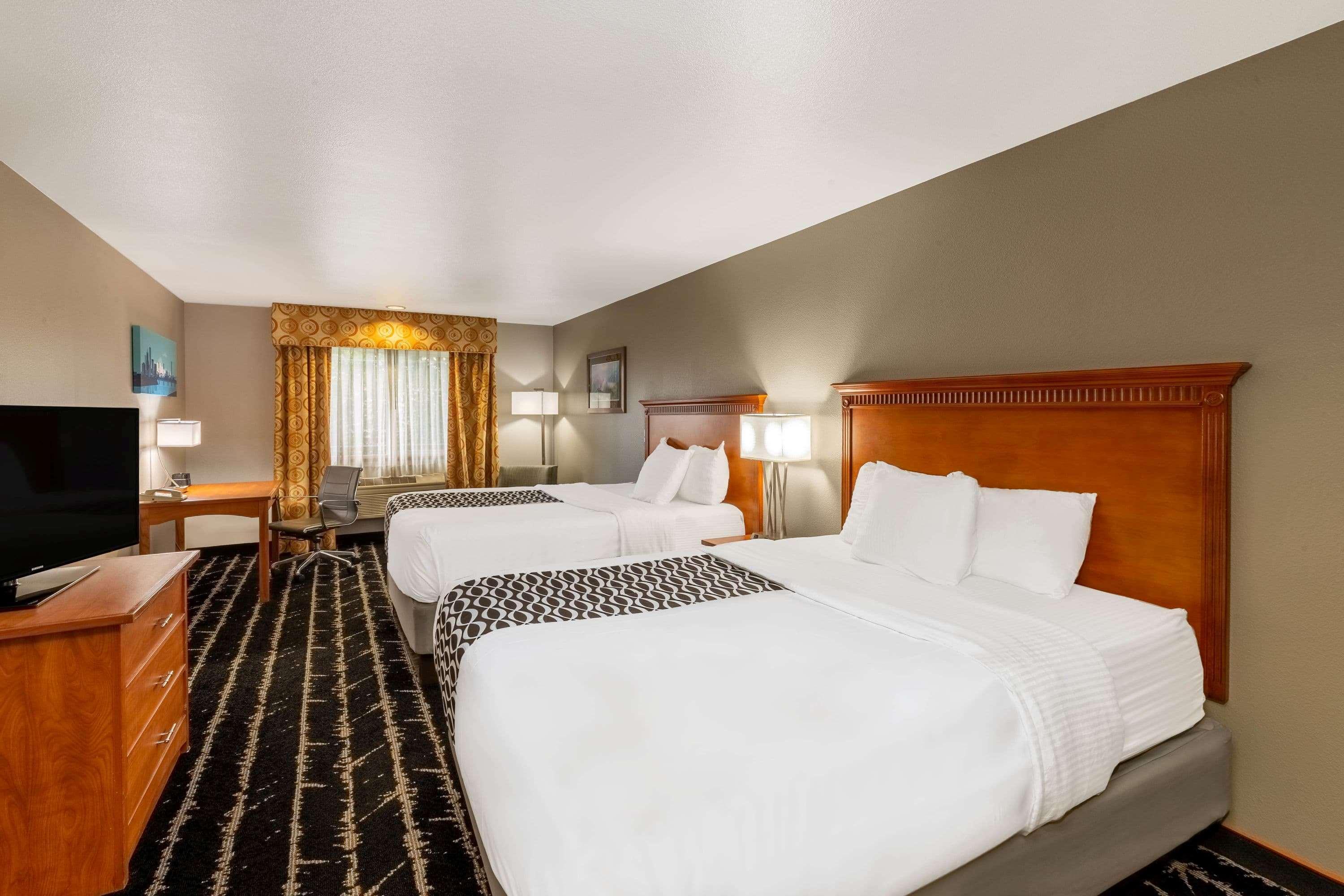 La Quinta By Wyndham Vancouver Exterior photo
