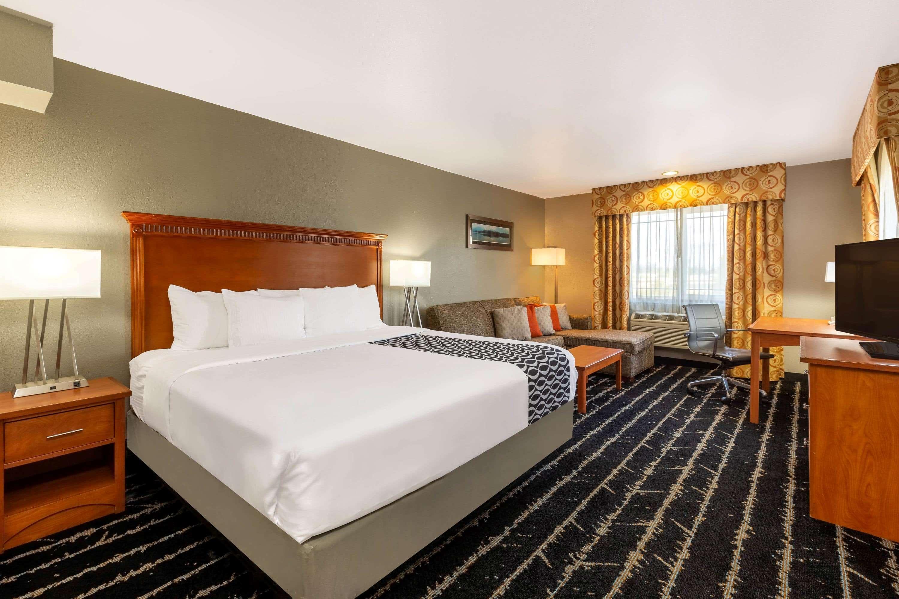 La Quinta By Wyndham Vancouver Exterior photo