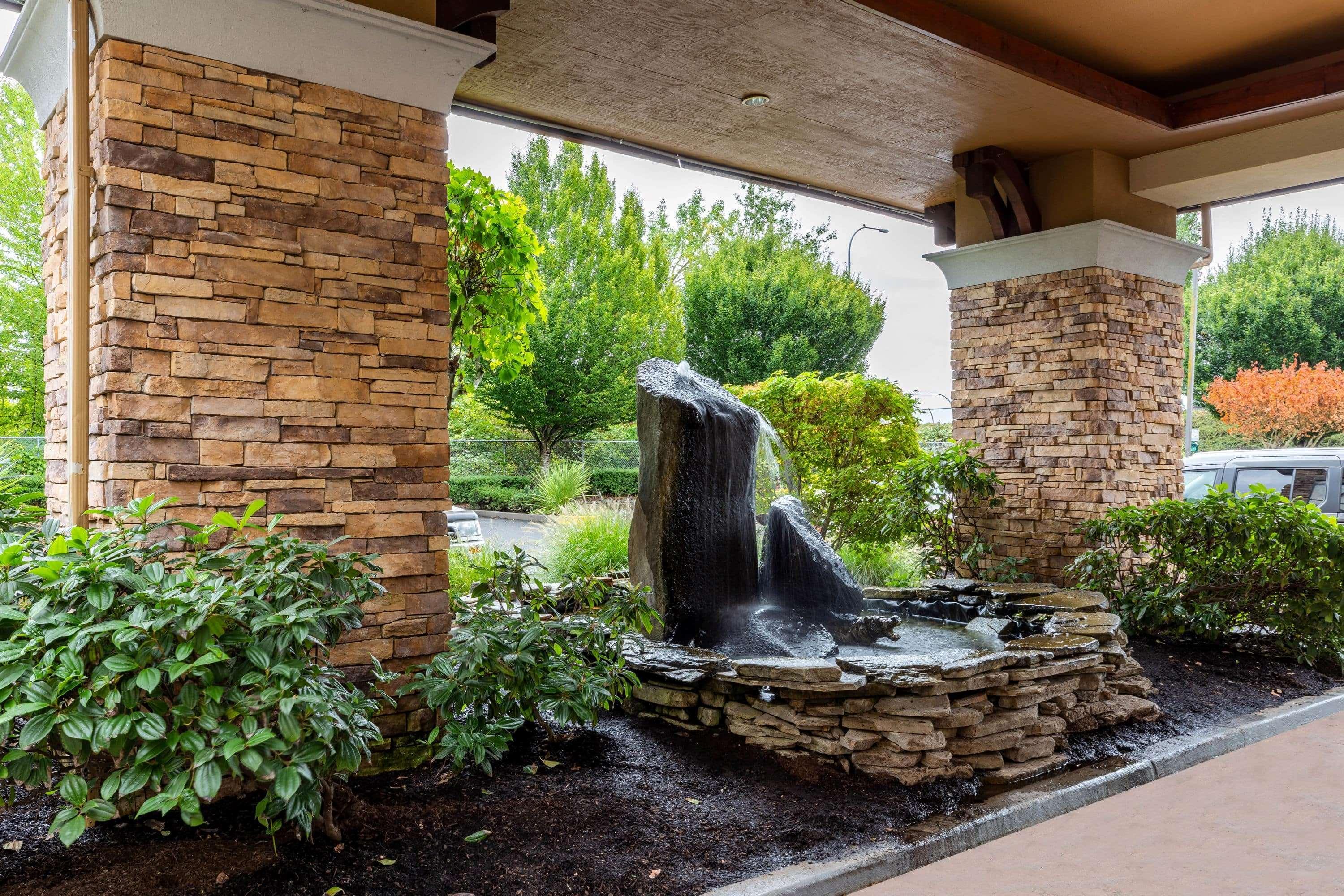 La Quinta By Wyndham Vancouver Exterior photo