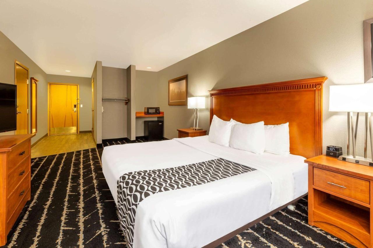 La Quinta By Wyndham Vancouver Exterior photo